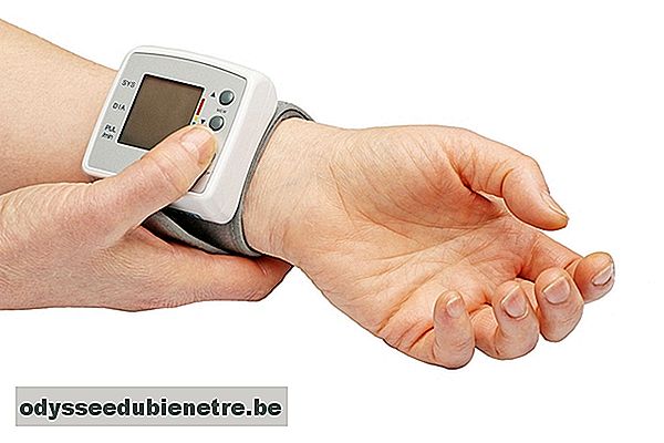 Como medir a pressão arterial