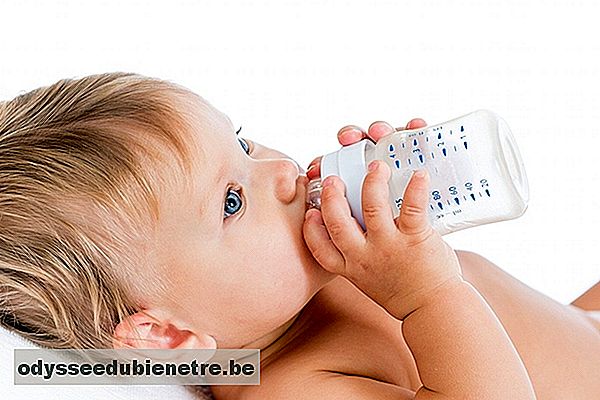 Saiba a quantidade de água que bebês e crianças precisam