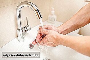 Lavar as mãos para evitar infecções