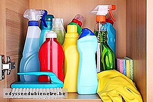 Proteger as mãos e unhas dos produtos de limpeza