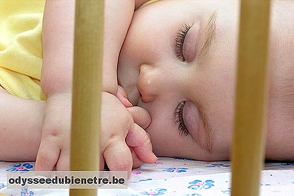 Como ensinar o bebê a dormir sozinho no berço