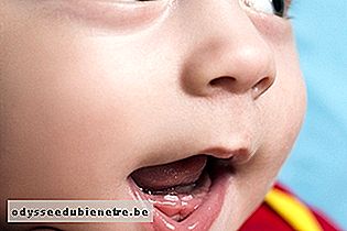 Sintomas do nascimento dos primeiros dentes