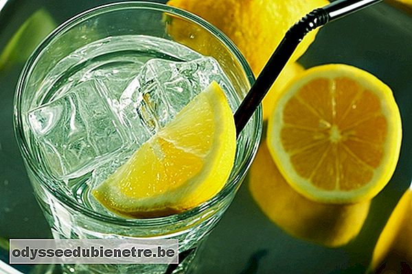 Beber água com limão