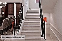 Corrimão dos dois lados da escada