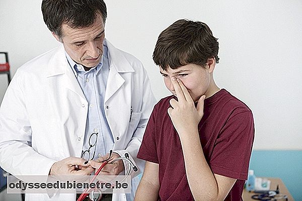 Puberdade precoce - Sintomas, causas e tratamento