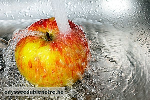 Como lavar bem frutas e verduras