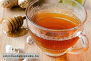 O chá de cúrcuma tem antioxidantes que diminuem o colesterol