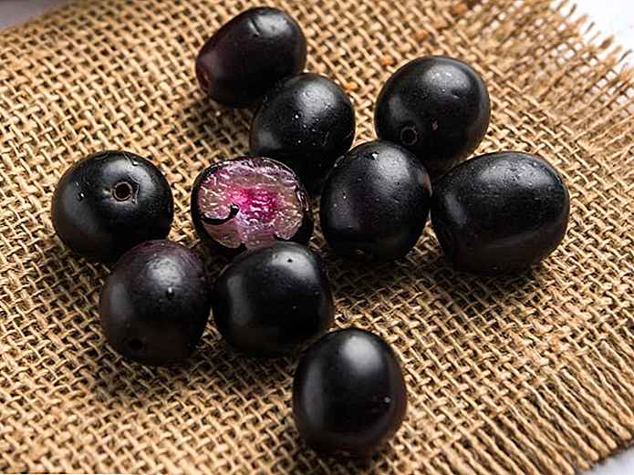 18 Beneficii de fructe Jamun dovedite științific pentru piele, păr și sănătate - Ingrediente