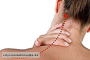Fazer uma massagem do ombro para o ouvido